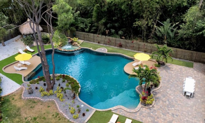 St. Petersburg - Clearwater House | Heated Pool & Spa Retreat - Guest Rated 9.6/10
