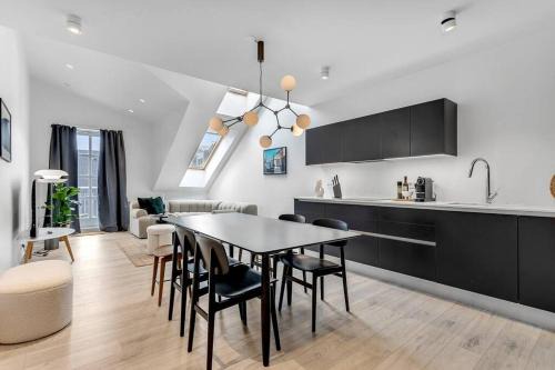 Downtown Apartment | Luxury penthous - 3 BR - 2 Bath - FreeParking - Downtown