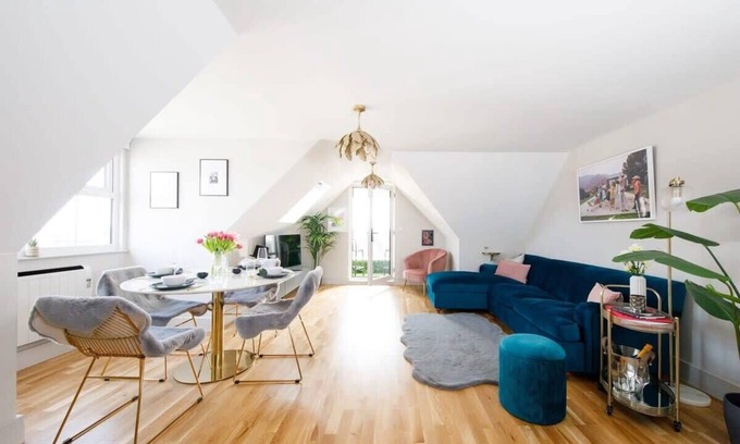East Wittering Apartment | Elegant Penthouse with Ocean View - 5 Min to Beach