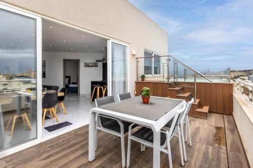 Ta' Xbiex Apartment | Elegant Penthouse with Pool & Seaview in Ta Xbiex Malta