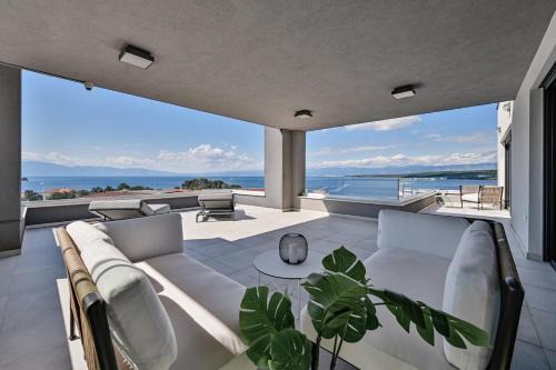 Zidarici Apartment | Elegant Penthouse Mia with Panoramic Sea Views