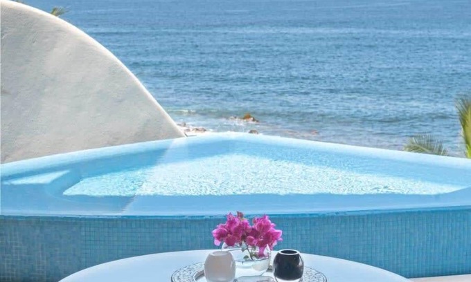 Troncones Villa | Romantic Escape: Seafront PH with Spa & Breakfast Amenities