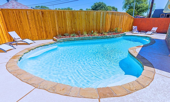 Cowley House | Regal Executive: Poolside Fun & Family-Friendly Amenities