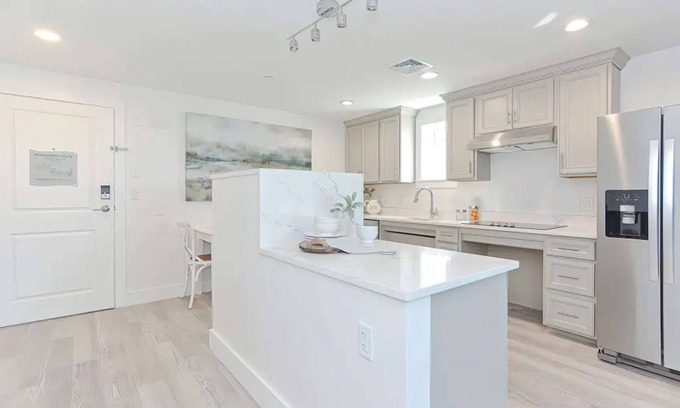 Plymouth Cultural District Condo | Premier Plymouth Waterfront Condo with Balcony & Ocean Views
