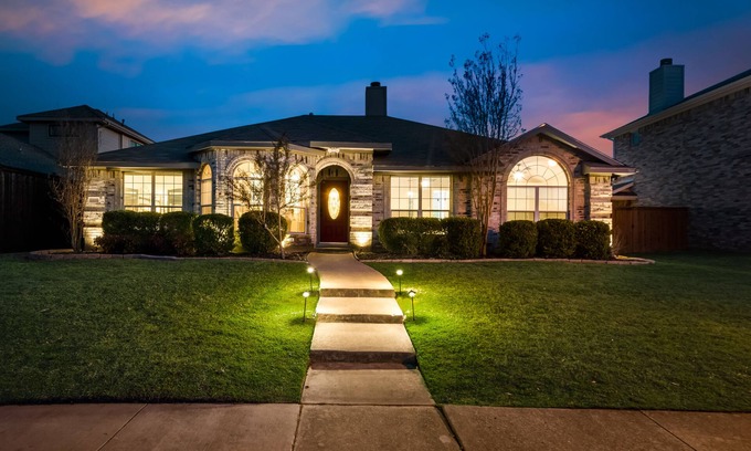 Rowlett Villa | Pet-Friendly Pool Retreat with Hot Tub - Guest Rated 9.8
