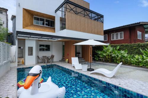 Nimman Villa | Luxury Pool Villa In Nimman 4BR Walk to MAYA MALL