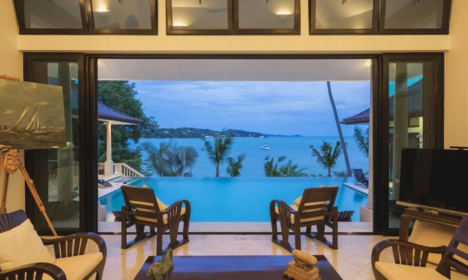 Wichit Villa | Elegant Beachfront Haileng Villa with Pool and Dining