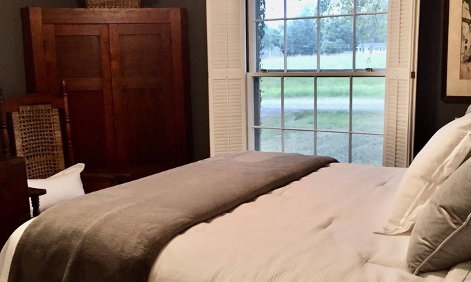 Mount Vernon House | Elegant Private Residence with Kitchen | Rated 10/10 by Guests