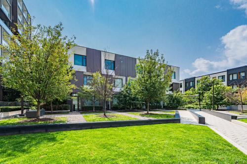 Cooksville House | Elegant Downtown Toronto Properties with 9.5/10 Rating