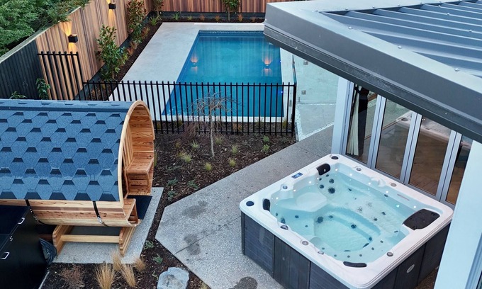 Arthur's Point Villa | Luxury Queenstown Escape - Pool, Hot Tub & Sauna