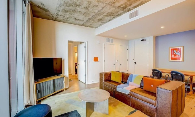 Rainey Street Historic District Condo | Elegant Stay on Rainey St with Pool and Breakfast Included