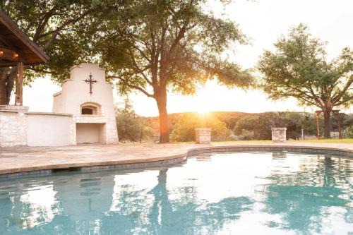 Dripping Springs Villa | Elegant Ranch Retreat with Pickleball and Pool, Sleeps 18