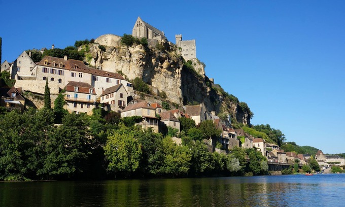 Beynac-et-Cazenac House | Exquisite Perigord Retreat with Heated Pool and Valley Views