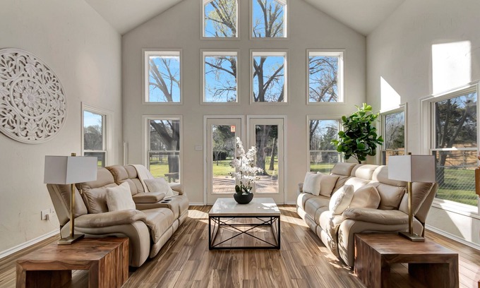 Southlake House | Elegant Southlake Rental with 1-Acre of Outdoor Bliss