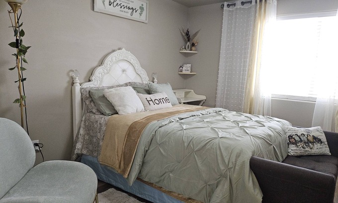Pasco House | Elegant Room with Spa Access and Breakfast Included