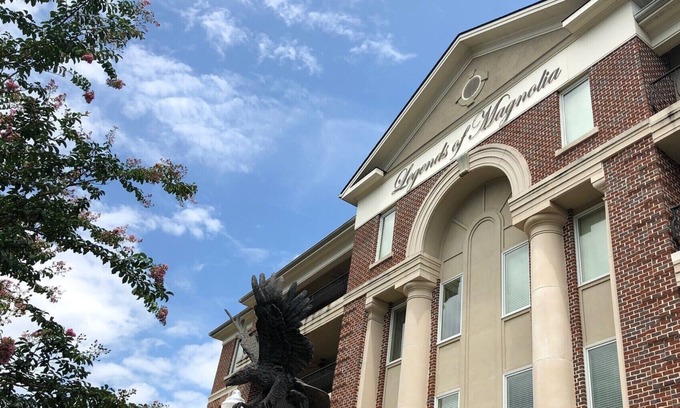 Auburn Condo | Top-Rated Rental Steps from Toomer's Corner & Stadium Views