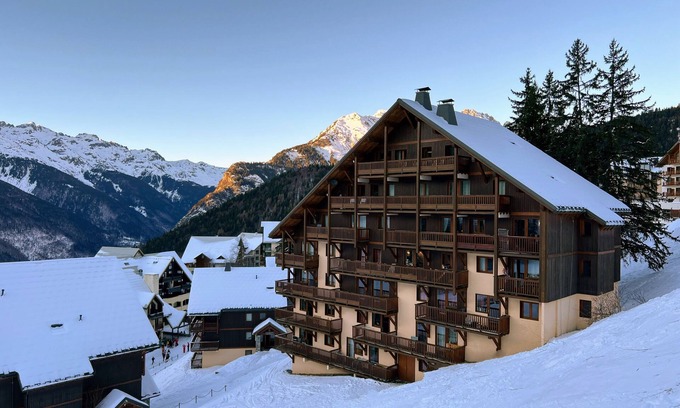 Oz Apartment | Top-Rated Ski In/Ski Out Apartment with Pool & Spa Access