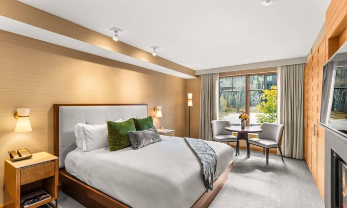 Snowmass Village Hotel | Luxury Resort Ski In Ski Out Studio