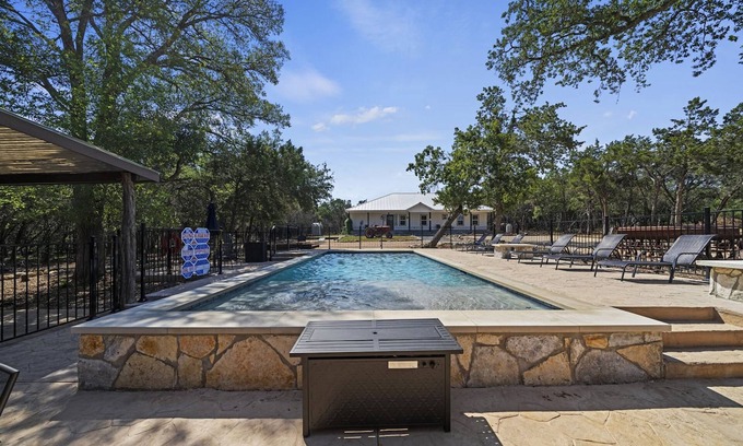 Wimberley House | Luxury Retreat for 28 Terracotta Bliss Getaway