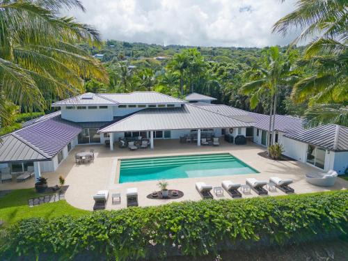 Kailua-Kona House | Luxury Retreat in Kona with Saltwater Pool
