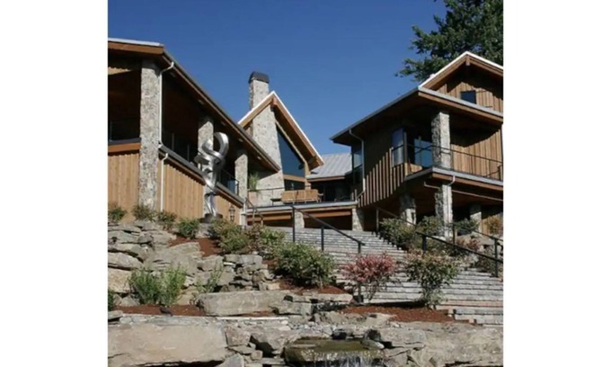 Oregon City Apartment | Idyllic Retreat in Street of Dreams with Pool & Spa