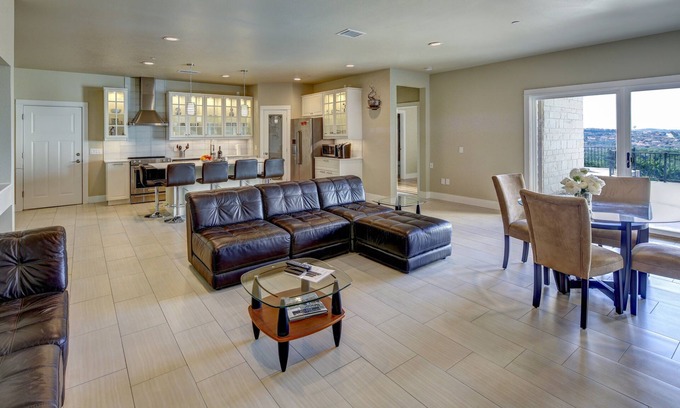 Lost Creek House | Pet-Friendly Retreat with Magnificent Sunset Views