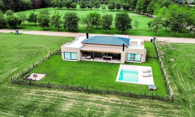 General Rodriguez Ski Chalet | Modern Retreat with Pool and Garden for Family Getaways