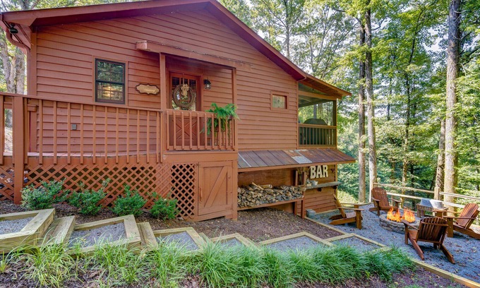 Ellijay Cabin | Relaxing Getaway with Spa near Whitepath Golf Course