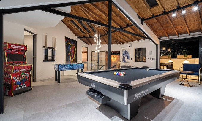 Alejandria Apartment | Luxury Retreat Private Sauna/Jacuzzi/Billiard/Gym