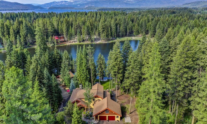 McCall House | Idyllic Waterfront Retreat with Private Dock & Guest House