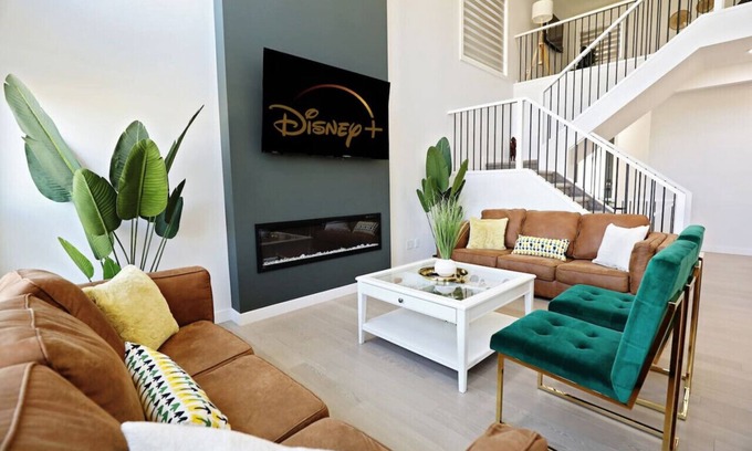 Southwest Edmonton House | Luxury Retreat With A/C|Fireplace|Garage|Disney+