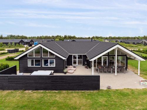 Houstrup House | Spacious 18-Person Holiday Home in Nørre Nebel, Pet Friendly