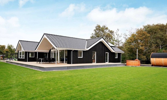 Reersø House | Exceptional 14-Person Holiday Home with Oceanfront Pool