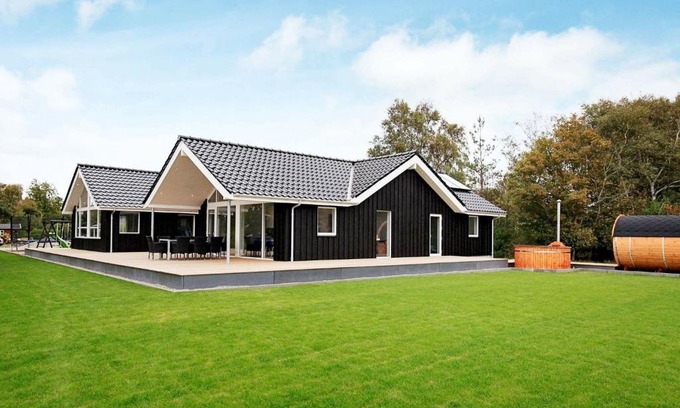 Reersø House | Family-Friendly Two-Bedroom Home in Tomrefjord, 4-Star Rated