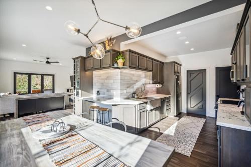 Monte Rio House | Pet-Friendly River Retreat with Breakfast Included