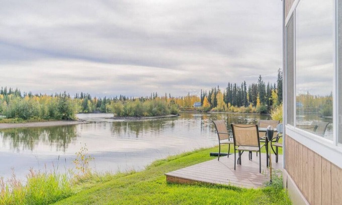 College House | Riverside Chena River House Suite with Spa & Ocean View