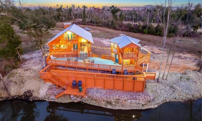 Clarksville House | Exquisite Riverside Retreat with Spa and Hot Tub Access