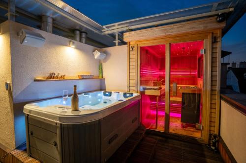 Prague 2 Apartment | Elegant Rooftop Apartment with Breathtaking Ocean Views
