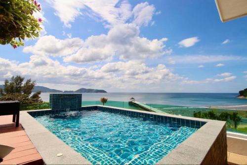 Kamala Apartment | Exceptional Rooftop Penthouse with Oceanfront Amenities