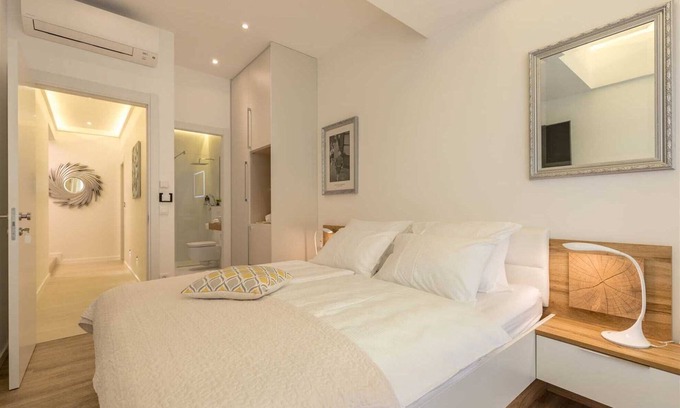 Bacvice Apartment | Premium Jasmine Room in Split: Spa & Family Friendly