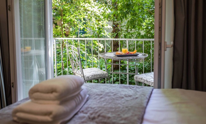 Zadar Old Town House | Elegant Rooms with Balcony and Breakfast Included