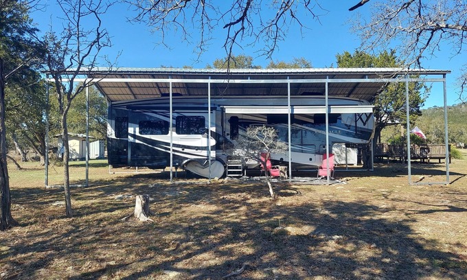 Boerne House | Discover Glamping Bliss: Comfort, Spa & Family-Friendly Fun