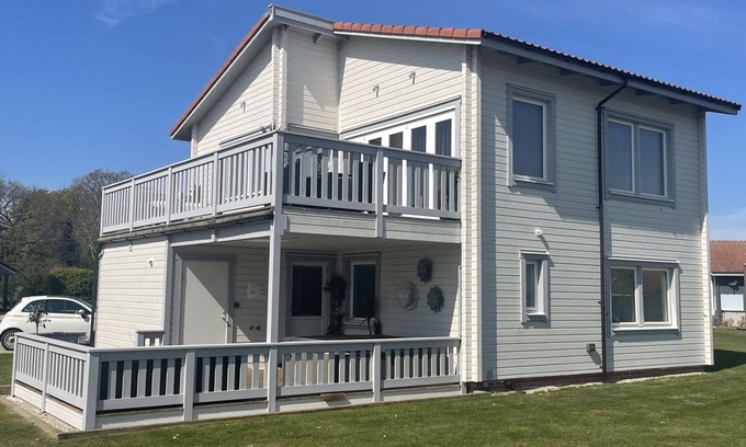 Hopton Cabin | Premier Scandinavian Lodge with Hot Tub & Sauna Retreat