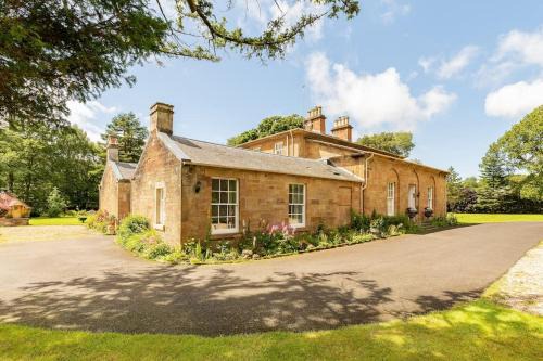 Kirkmichael Villa | Elegant Scottish Manor with Jacuzzi and BBQ Cabin