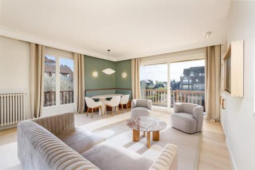 Deauville City Centre Apartment | Luxury sea view 3BR-2BA with services in Deauville