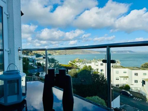 West Looe House | Sea View Apartment with Balcony, 4-Star Comfort Near Beach
