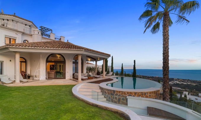 Marbella Villa | Elegant Sea View Villa with Pool in Marbella