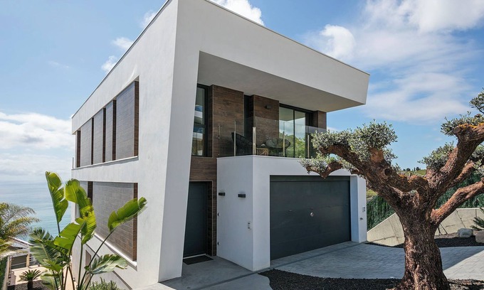 Arenys de Mar Villa | Seafront Villa with Pool & Spa near Barcelona - 10/10 Rating