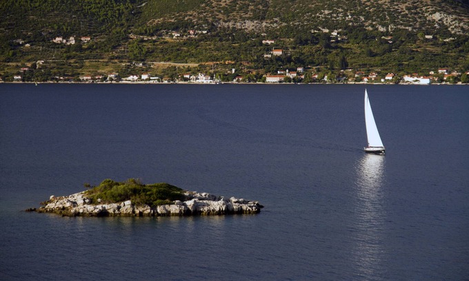 Cove Tri Zala (Zrnovo) Apartment | Oceanfront Seaside Apartment in Korcula: Guest Rated 9.8
