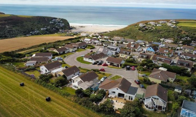 Porthtowan House | Top-Rated Seaside Retreat with Hot Tub & Ocean Views
